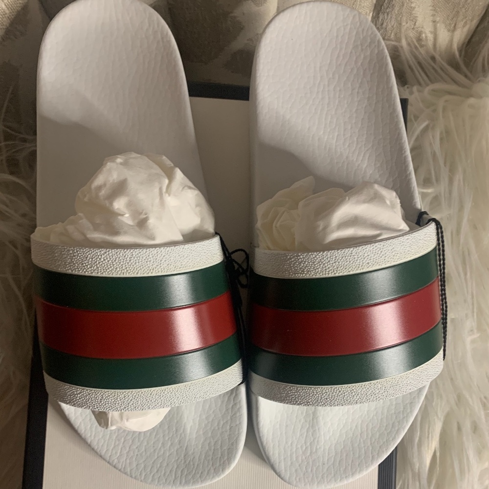 Gucci Logo Slide with Gucci Stripe Men’s 8 women’s  9.5